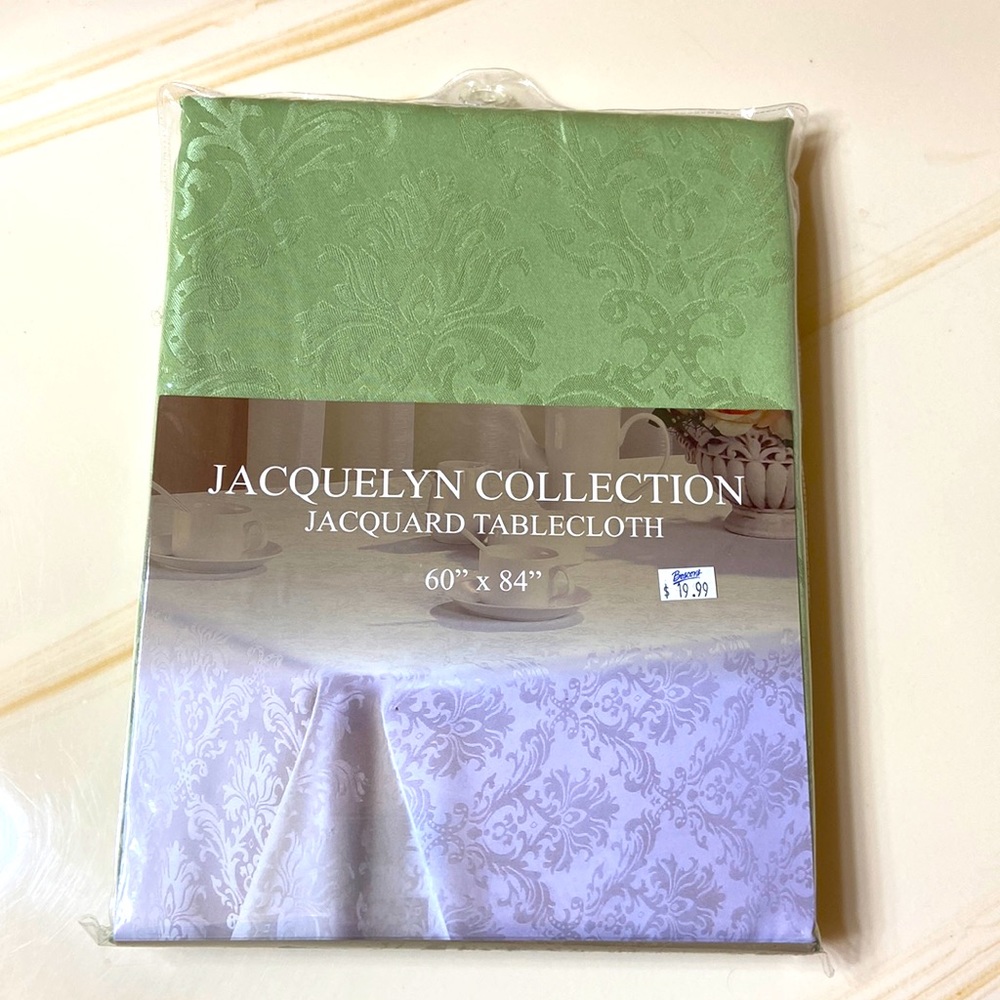 NWT Jacquelyn Collection 60 x 84 green table linen